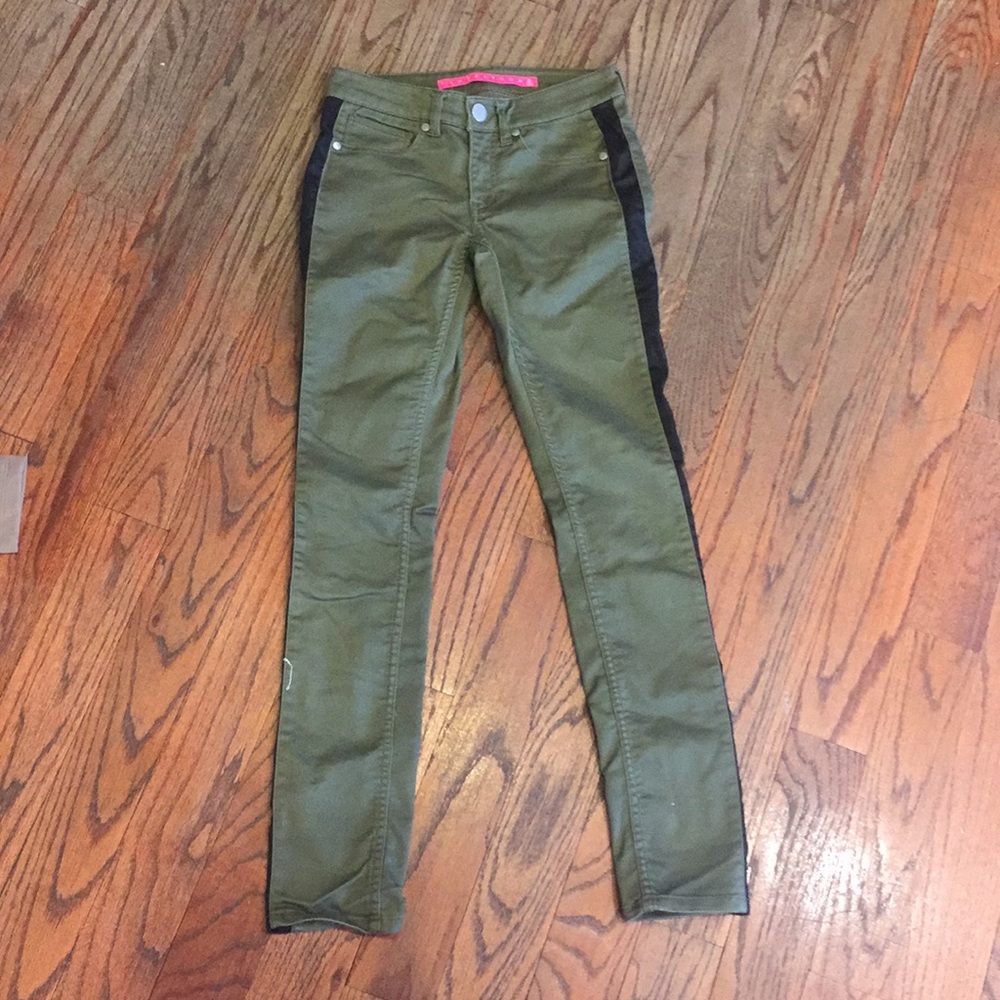 Girl’s green pants with black stripe